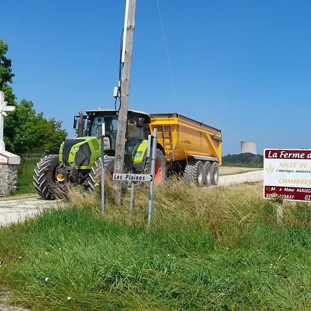 La Ferme De L'Isle Et Sa Roulotte Avaray Exterior foto