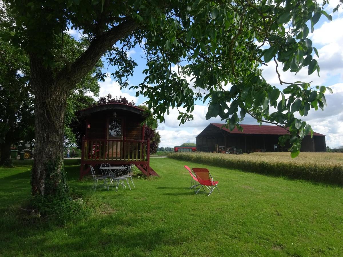 La Ferme De L'Isle Et Sa Roulotte Avaray Exterior foto