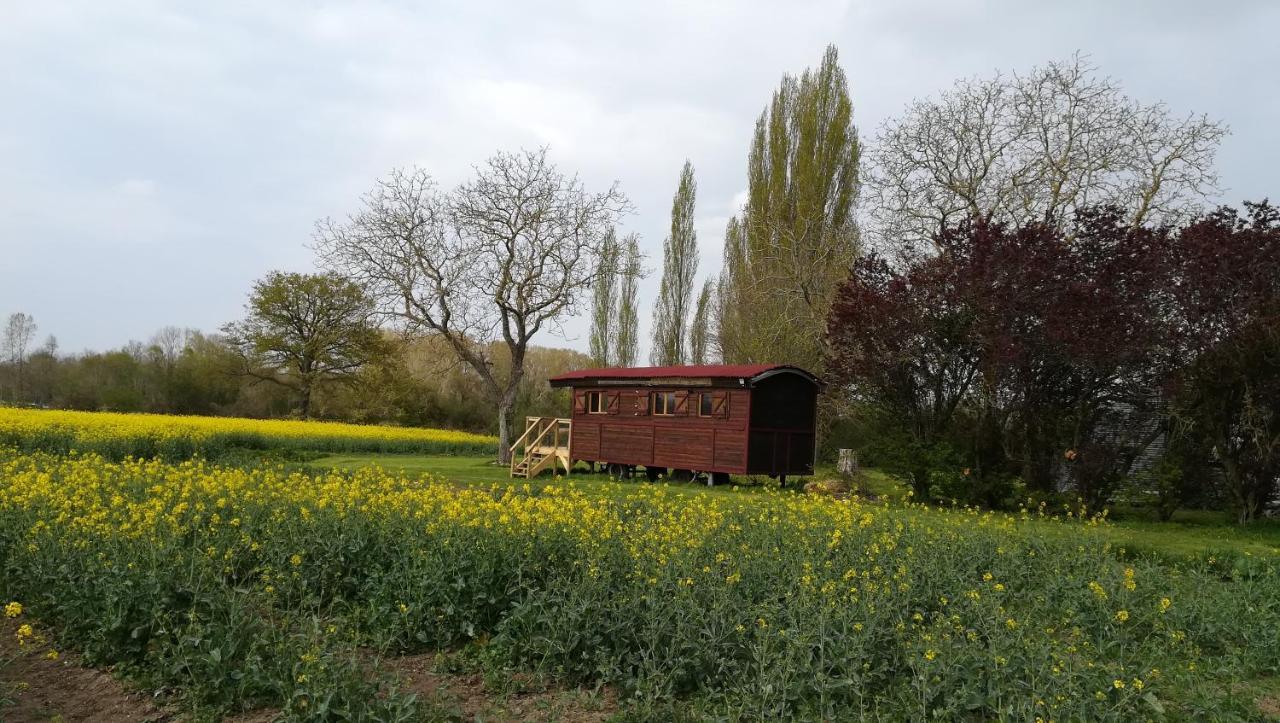 La Ferme De L'Isle Et Sa Roulotte Avaray Exterior foto