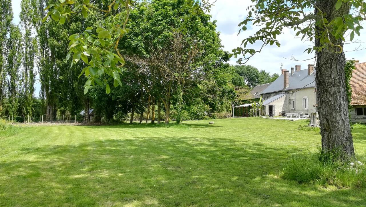 La Ferme De L'Isle Et Sa Roulotte Avaray Exterior foto