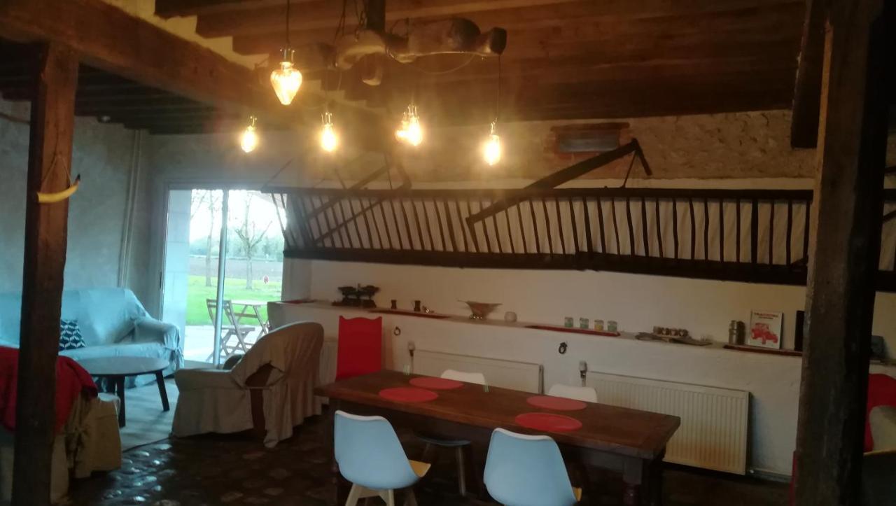 La Ferme De L'Isle Et Sa Roulotte Avaray Exterior foto
