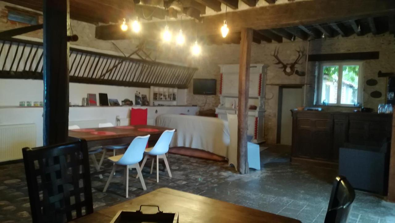 La Ferme De L'Isle Et Sa Roulotte Avaray Exterior foto