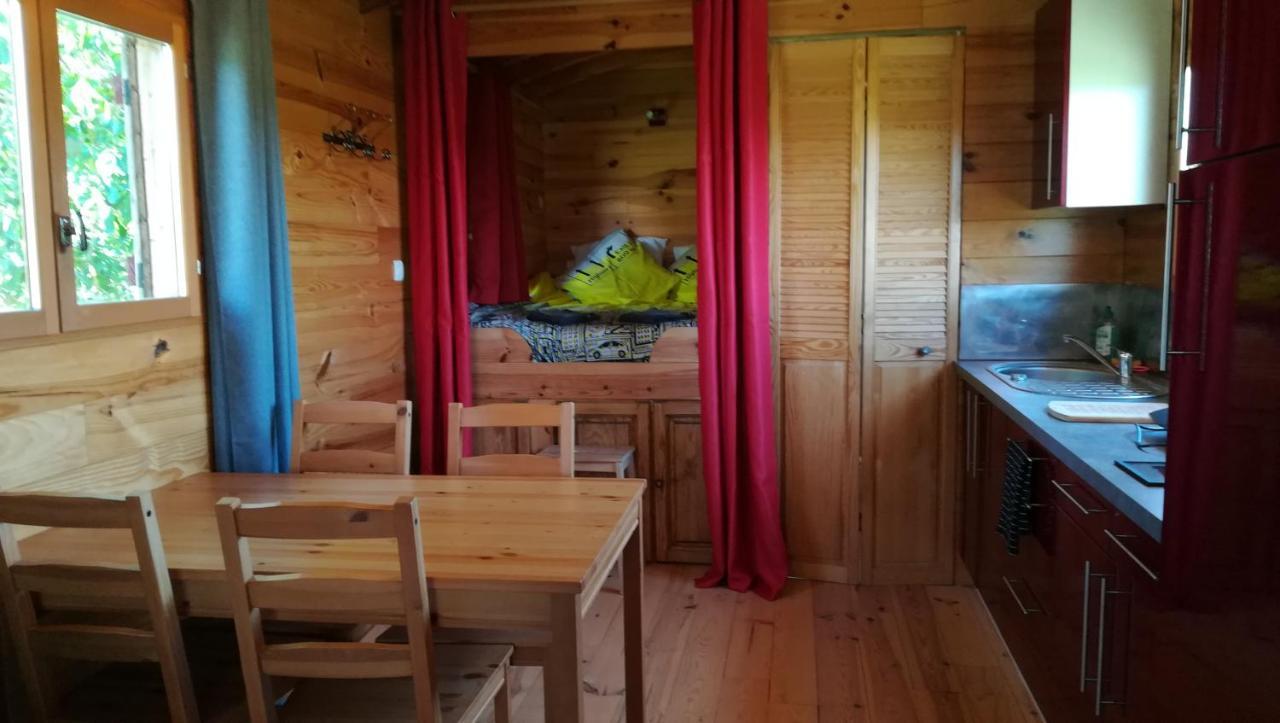La Ferme De L'Isle Et Sa Roulotte Avaray Exterior foto