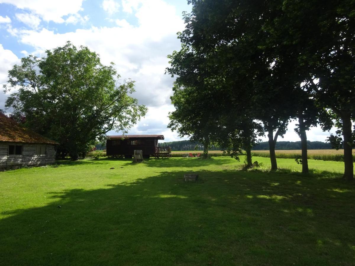 La Ferme De L'Isle Et Sa Roulotte Avaray Exterior foto