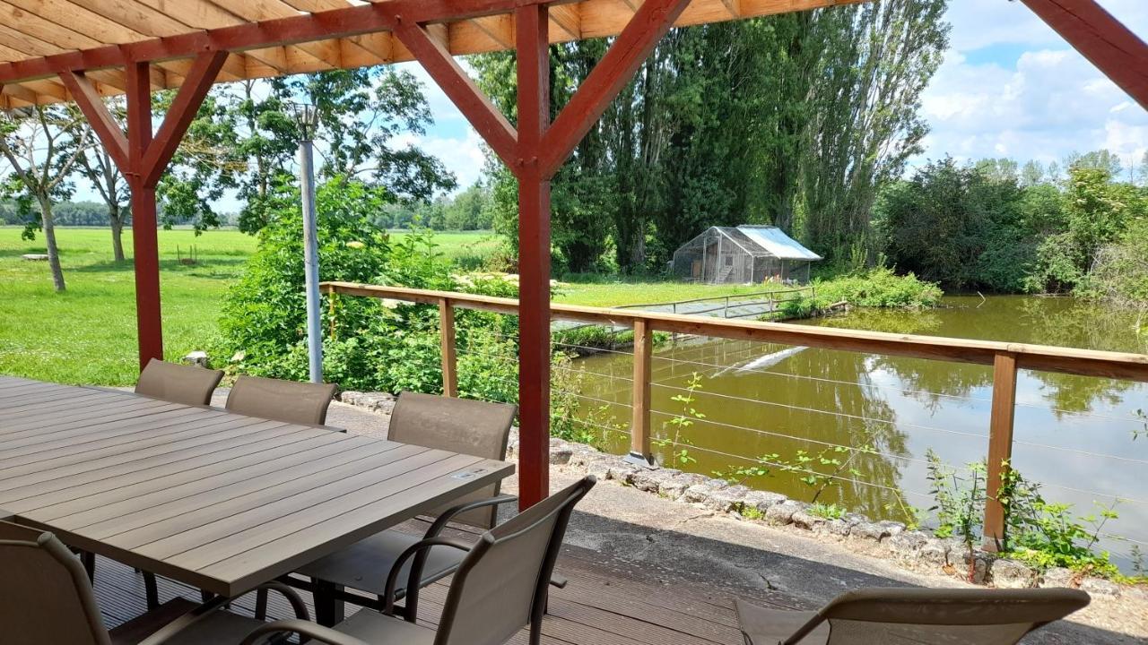 La Ferme De L'Isle Et Sa Roulotte Avaray Exterior foto