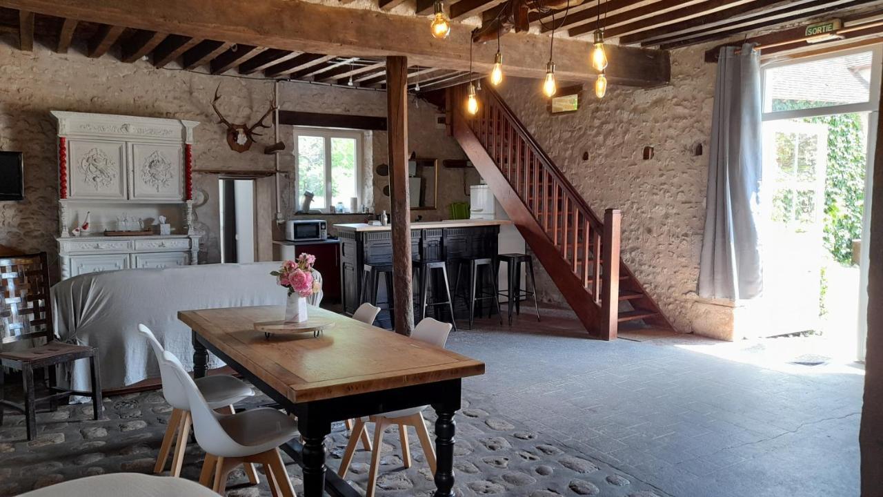 La Ferme De L'Isle Et Sa Roulotte Avaray Exterior foto